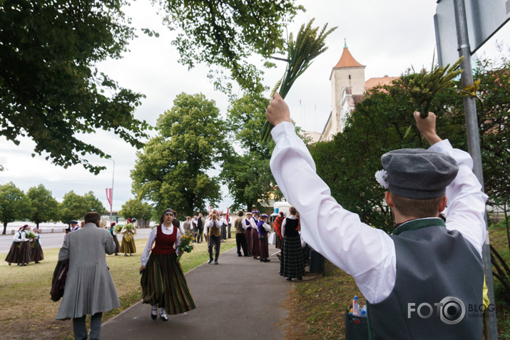 Pulcējamies un svinam 1