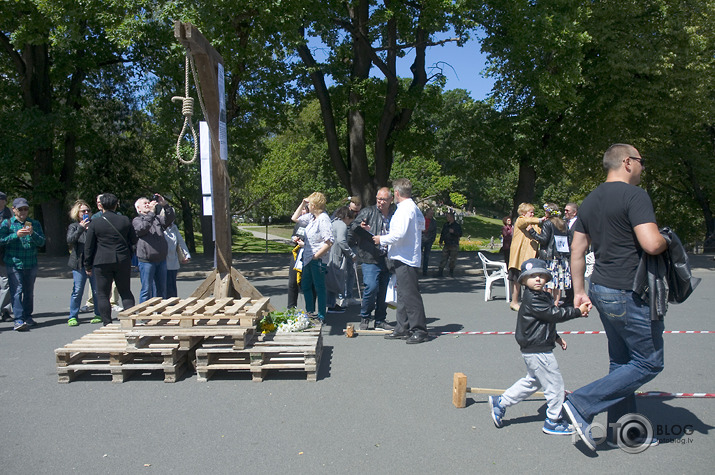 "Nāves ēnā jeb Latvijas veiksmes stāsts"