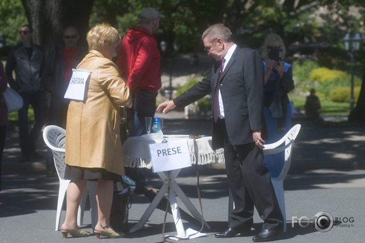 "Nāves ēnā jeb Latvijas veiksmes stāsts"