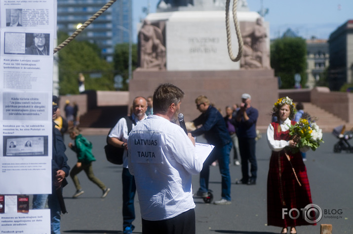 "Nāves ēnā jeb Latvijas veiksmes stāsts"