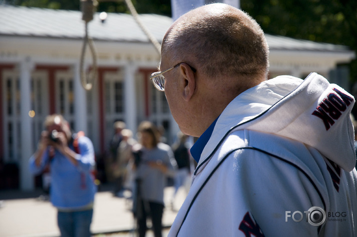 "Nāves ēnā jeb Latvijas veiksmes stāsts"