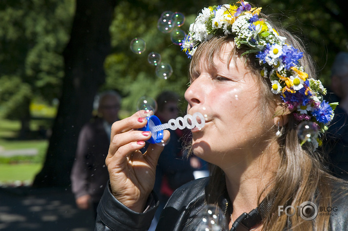 "Nāves ēnā jeb Latvijas veiksmes stāsts"