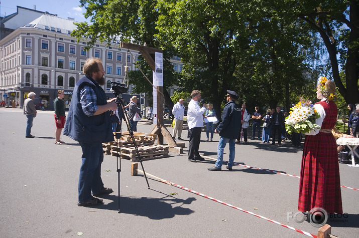 "Nāves ēnā jeb Latvijas veiksmes stāsts"