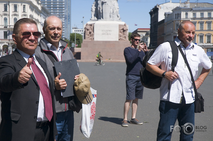 "Nāves ēnā jeb Latvijas veiksmes stāsts"