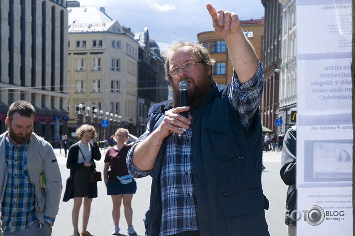 "Nāves ēnā jeb Latvijas veiksmes stāsts"