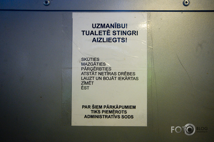 policija priekšā pakaļā
