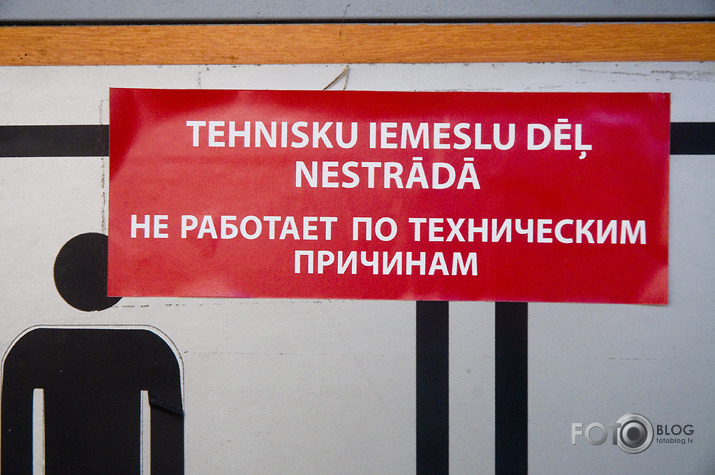 policija priekšā pakaļā