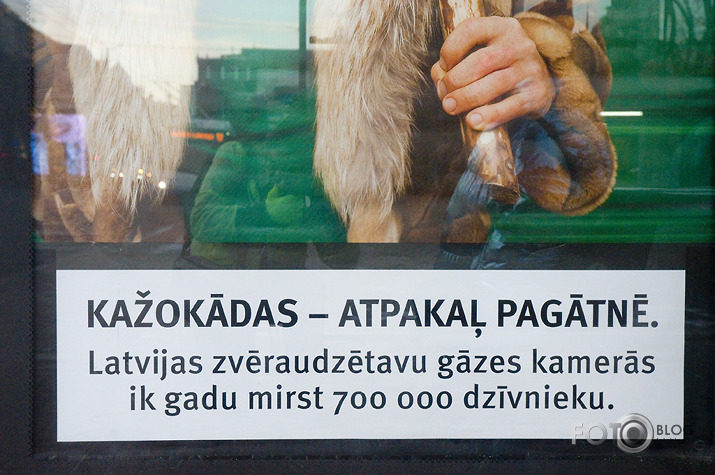 policija priekšā pakaļā