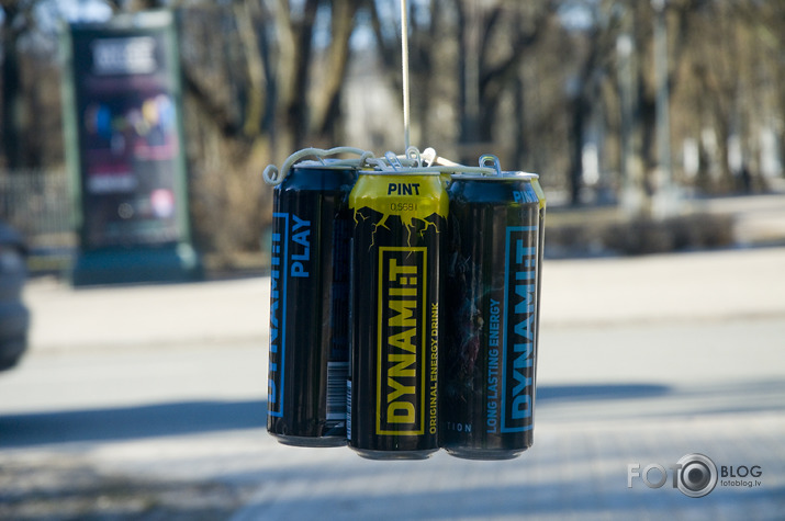 policija priekšā pakaļā