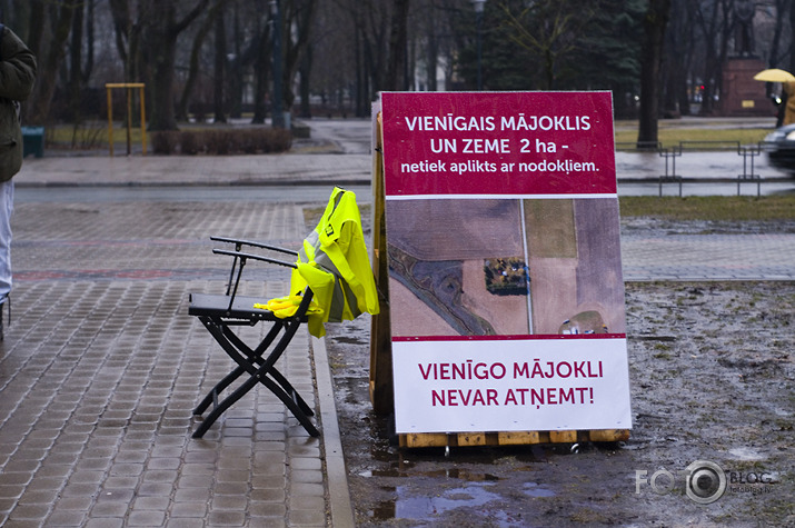 policija priekšā pakaļā