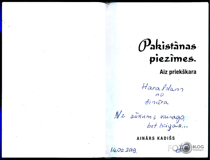 policija priekšā pakaļā