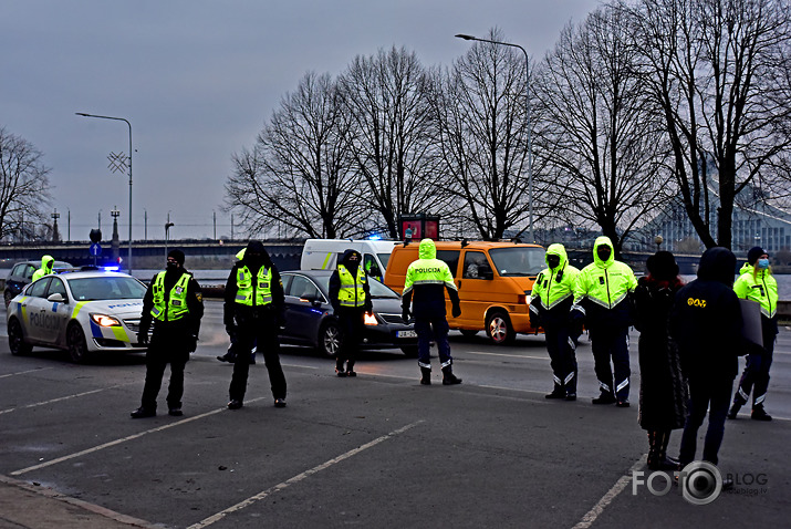 policisti un likumpārkāpēji un musori!