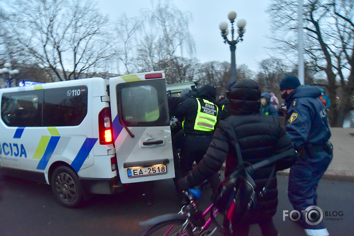 policisti un likumpārkāpēji un musori!