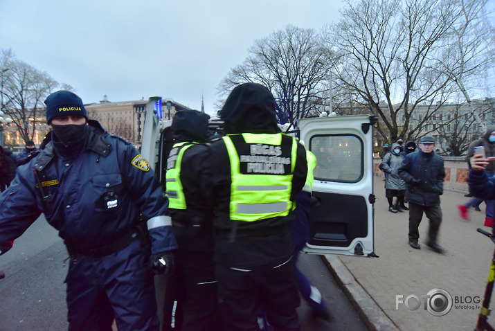 policisti un likumpārkāpēji un musori!