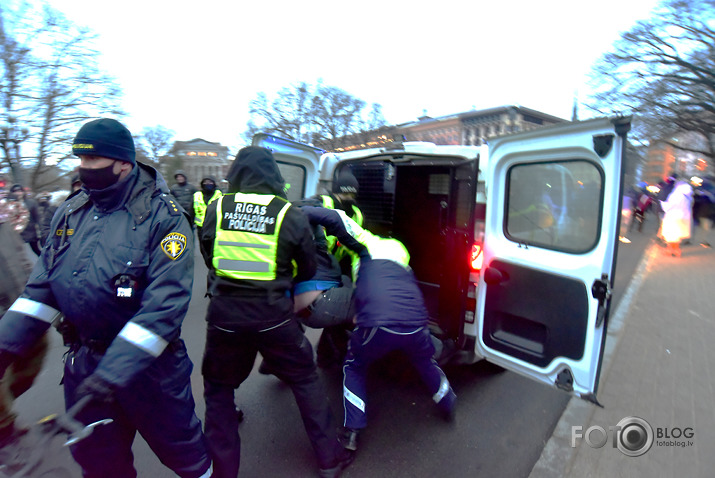 policisti un likumpārkāpēji un musori!