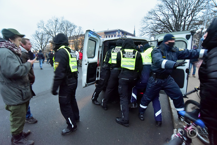 policisti un likumpārkāpēji un musori!