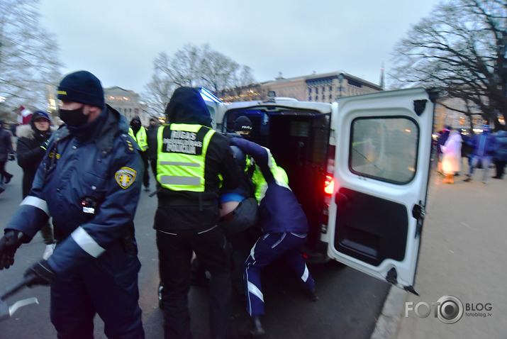 policisti un likumpārkāpēji un musori!