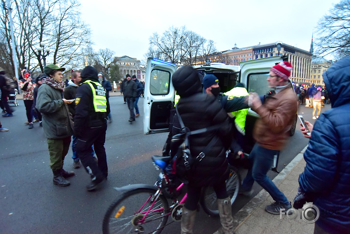 policisti un likumpārkāpēji un musori!