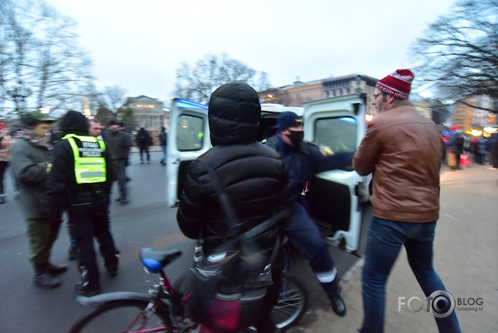 policisti un likumpārkāpēji un musori!