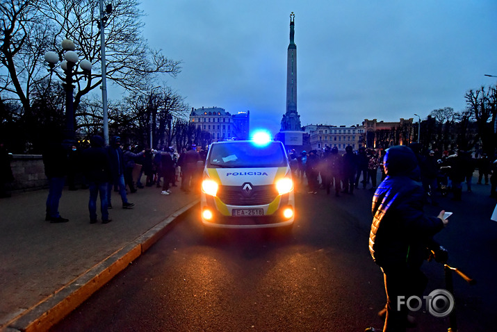 policisti un likumpārkāpēji un musori!