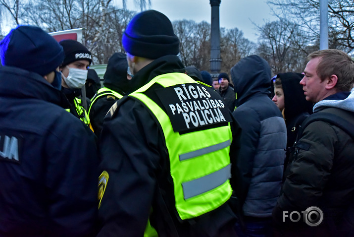 policisti un likumpārkāpēji un musori!