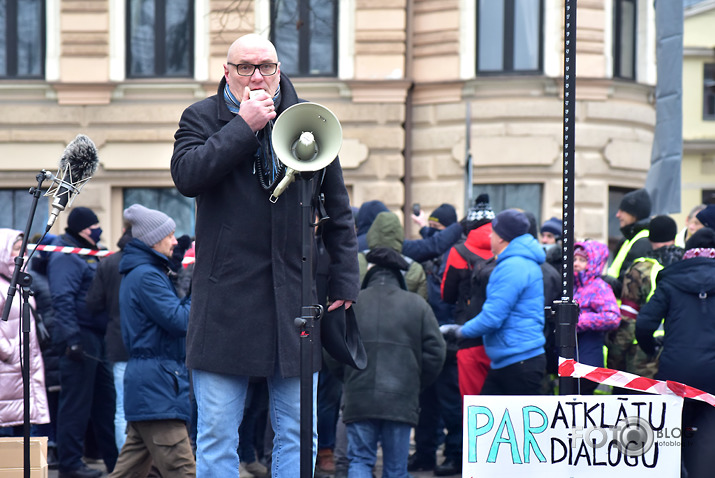 par vakcīnu blakus efektiem ne-1 neatbildēs