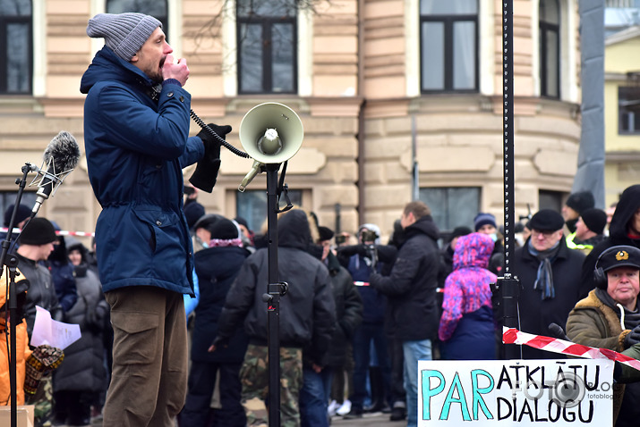 par vakcīnu blakus efektiem ne-1 neatbildēs