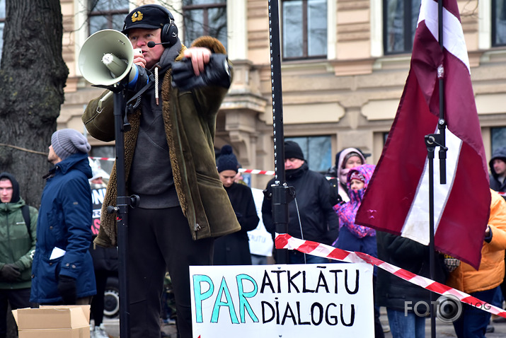 par vakcīnu blakus efektiem ne-1 neatbildēs