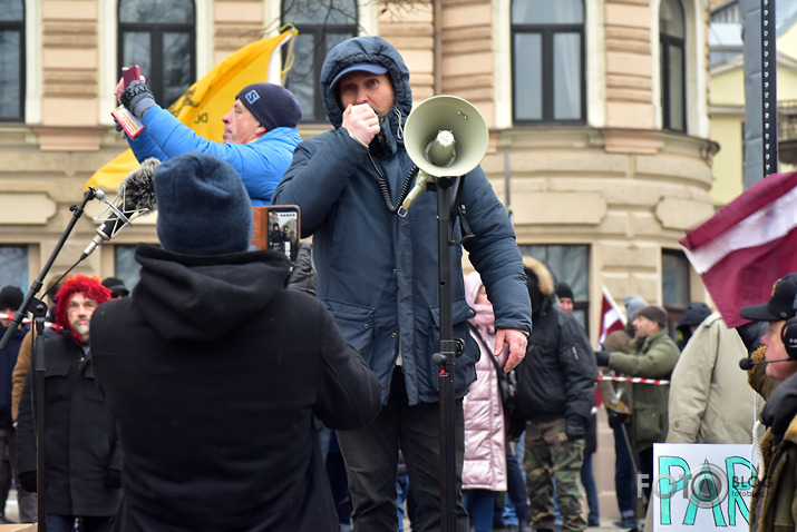 par vakcīnu blakus efektiem ne-1 neatbildēs