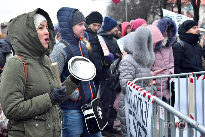 par vakcīnu blakus efektiem ne-1 neatbildēs