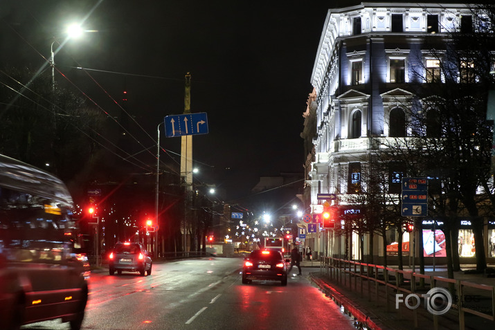 Brīvdienu mājsēde, komendantes komēdijstuna