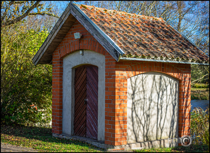 nenosaukta maza mājiņa