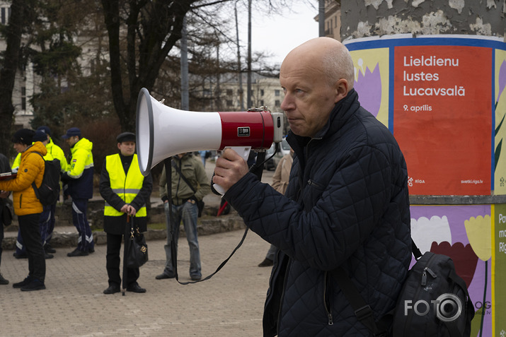 par vārda brīvību pie Laimas klocera