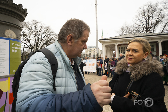 par vārda brīvību pie Laimas klocera