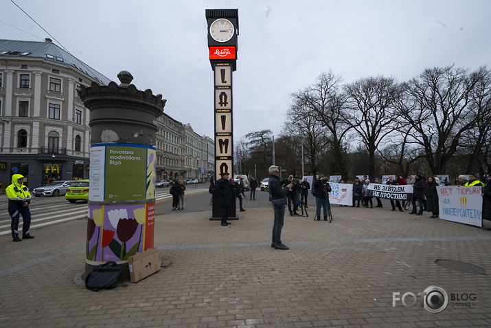 par vārda brīvību pie Laimas klocera