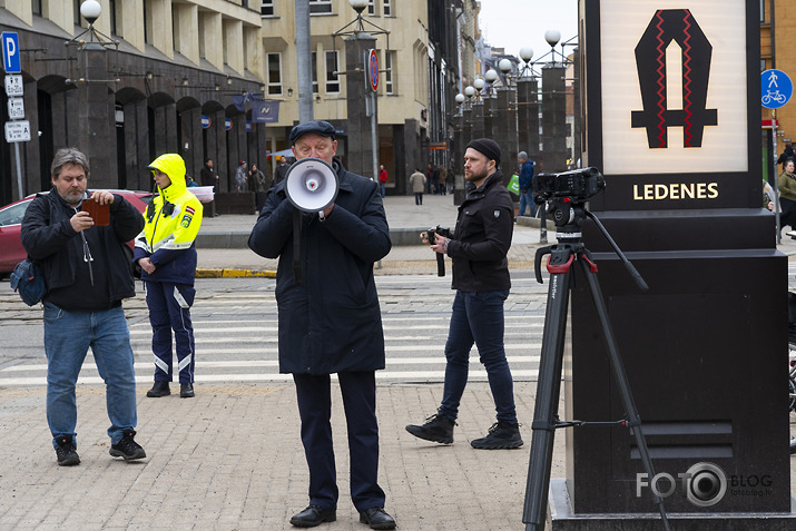 par vārda brīvību pie Laimas klocera