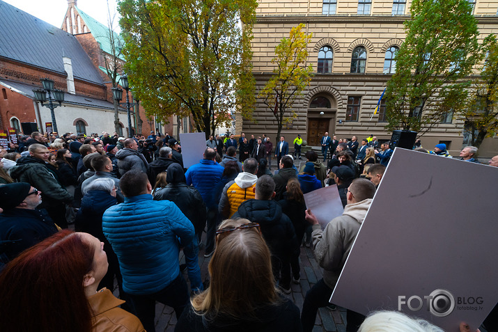 pret sabiedriskās ēdināšanas pakalpojumu iznīdēšanu