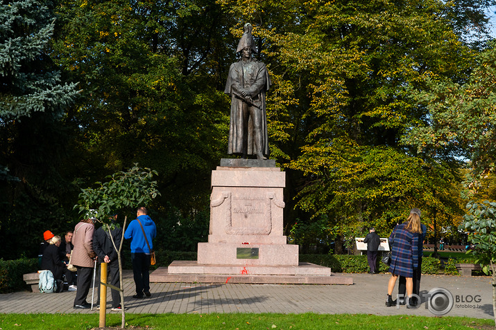 iestāšanās pret nu jau nokoptā de Tolli pieminekļa nokopšanu