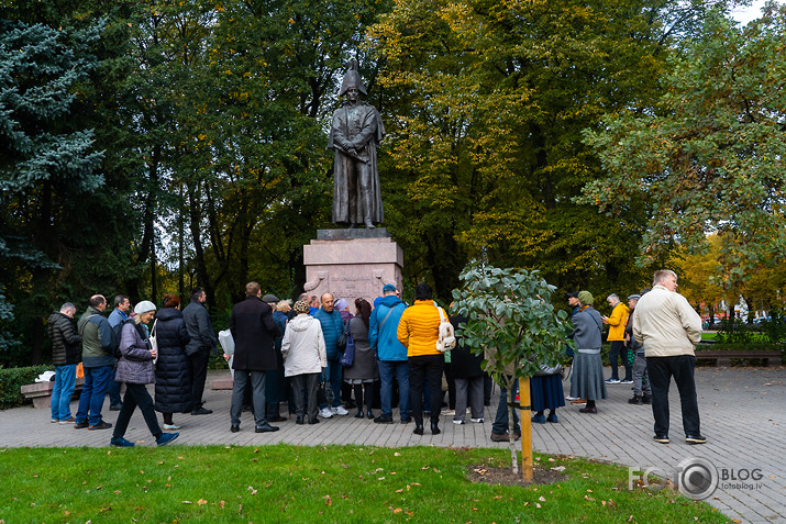 iestāšanās pret nu jau nokoptā de Tolli pieminekļa nokopšanu