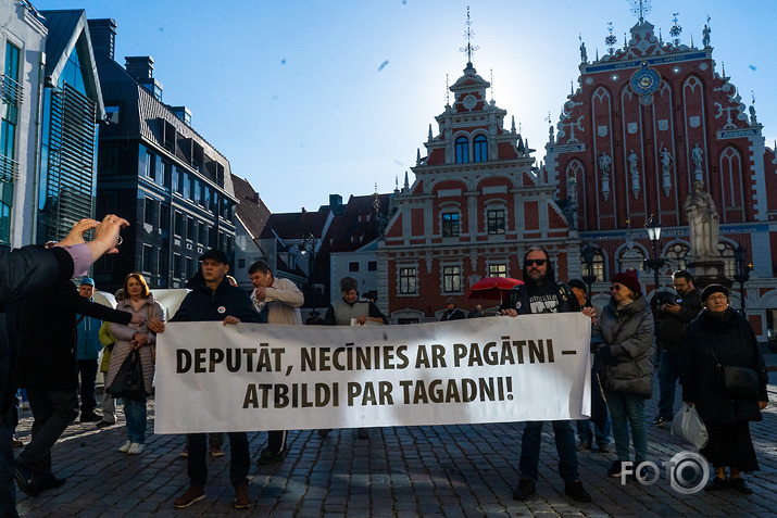 pret Berklaja de Tolli pieminākļa nokopšanu pie RD