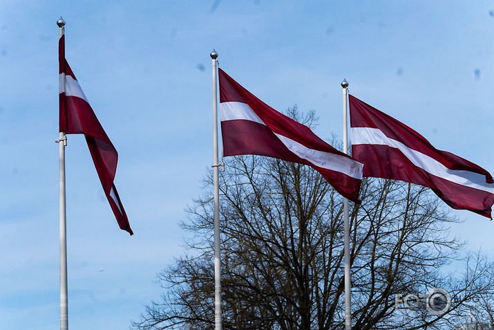 Ziedu nolikšana Pie pieminekļa Kalpakam