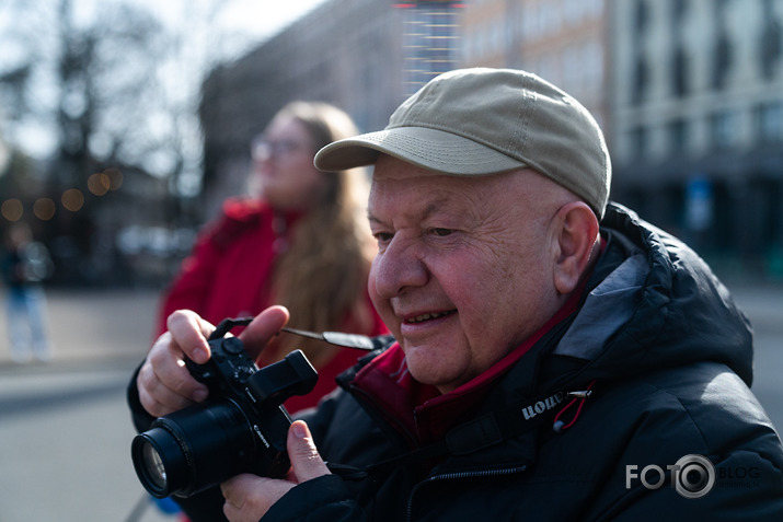 Ziedu nolikšana Pie pieminekļa Kalpakam