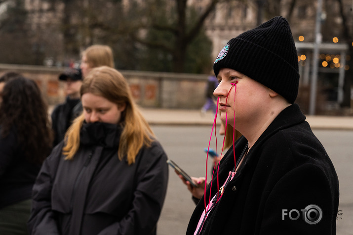 sanāk†s Brīvības laukumā sakarā ar in†erNaCionālo sieviešu dienu