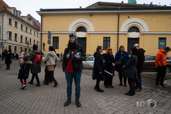 sanāk†s Brīvības laukumā sakarā ar in†erNaCionālo sieviešu dienu