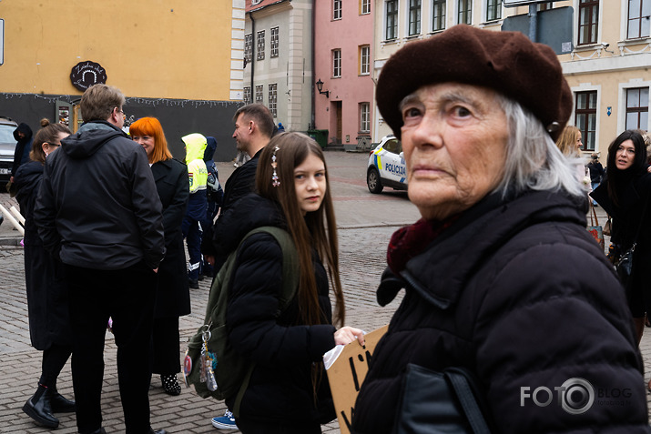 sanāk†s Brīvības laukumā sakarā ar in†erNaCionālo sieviešu dienu