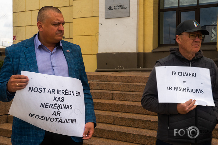 pie Satiksmes ministrijas