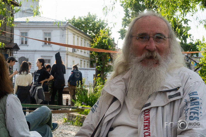 hipiji un panki Lastādijā