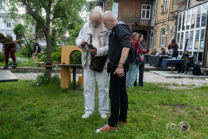 hipiji un panki Lastādijā