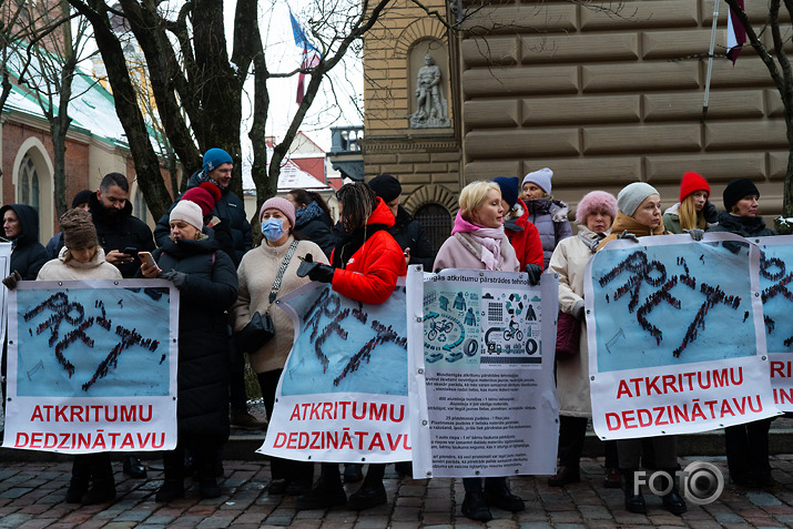 Pre† a†me†umu / a†kri†umu dedzinā†avu