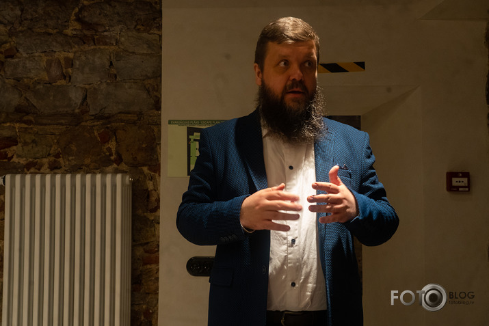 AREM un Gibrīdkara apstākļi